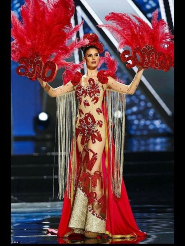 Pablo Lanzarote lleva la moda andaluza más espectacular a Miss Universo