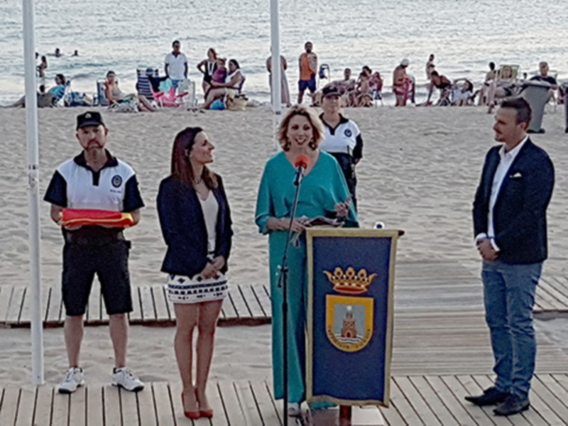 Marina Bernal, 'madrina' de unas playas de Chipiona que califica como lugares maravillosos llenos de emociones y sentimientos