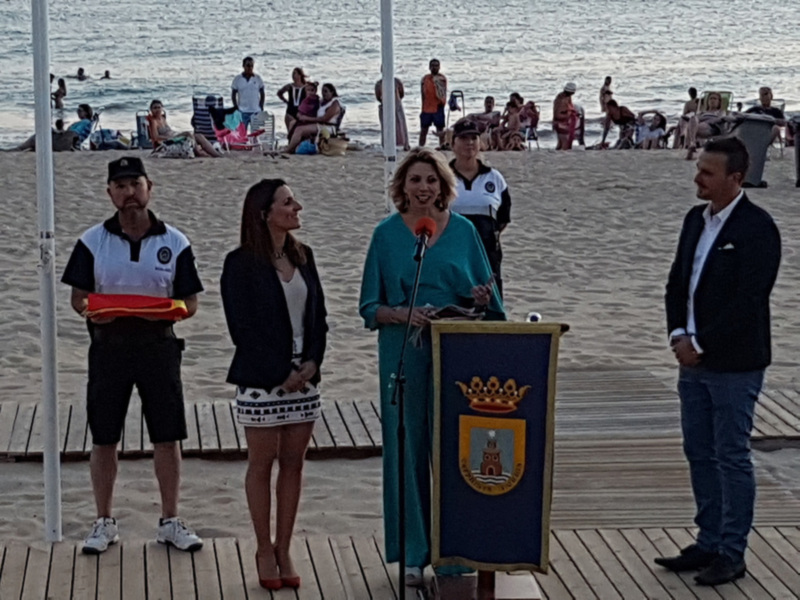 Marina Bernal, 'madrina' de unas playas de Chipiona que califica como lugares maravillosos llenos de emociones y sentimientos