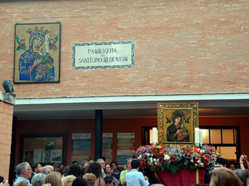 Procesión del Icono de la Fe en la Parroquia del Divino Redentor.