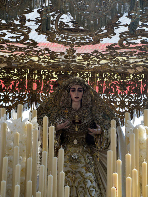 La Hermandad de San Gonzalo trasladó a su titular mariana a la Catedral hispalense para su coronación