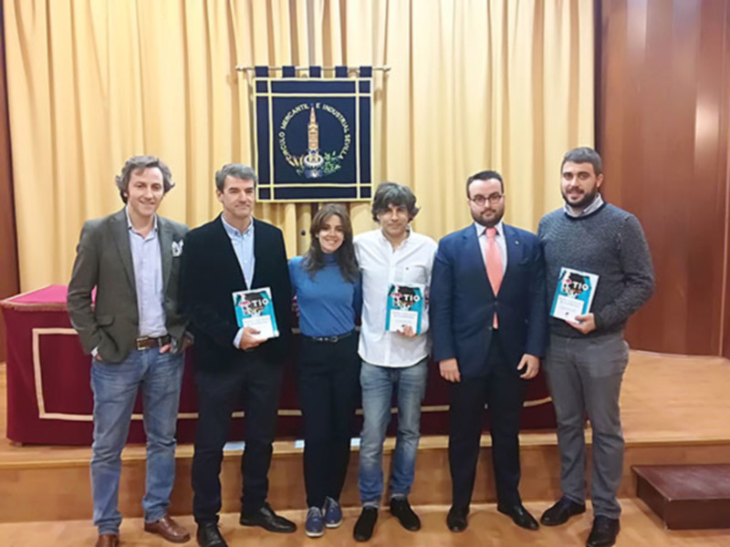 Un manual lleno de oportunidad para que los alumnos se acerquen a la publicidad