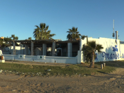 El cuerpo de bomberos ha tenido que actuar en dos ocasiones este  fin de semana en Chipiona sofocando dos fuegos en la zona de las tres piedras