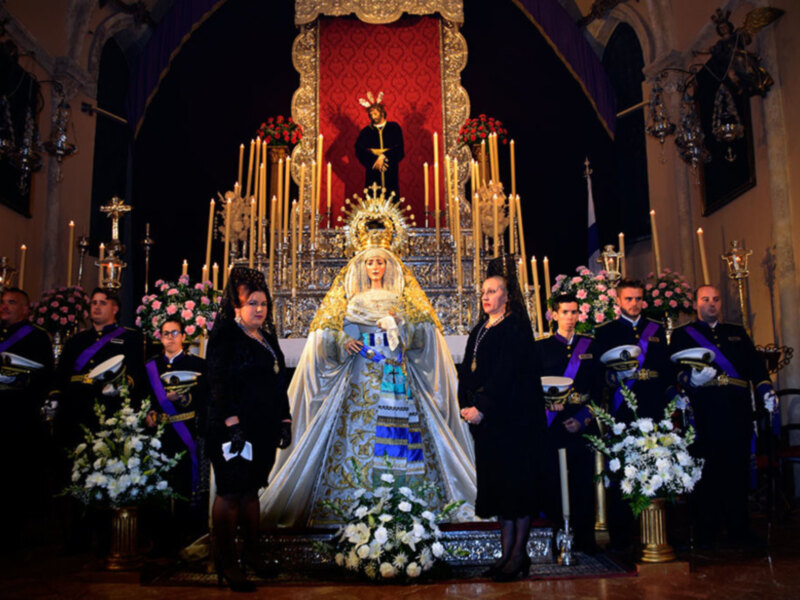 La Esperanza de Alcalá del Río en Solemne Besamanos.