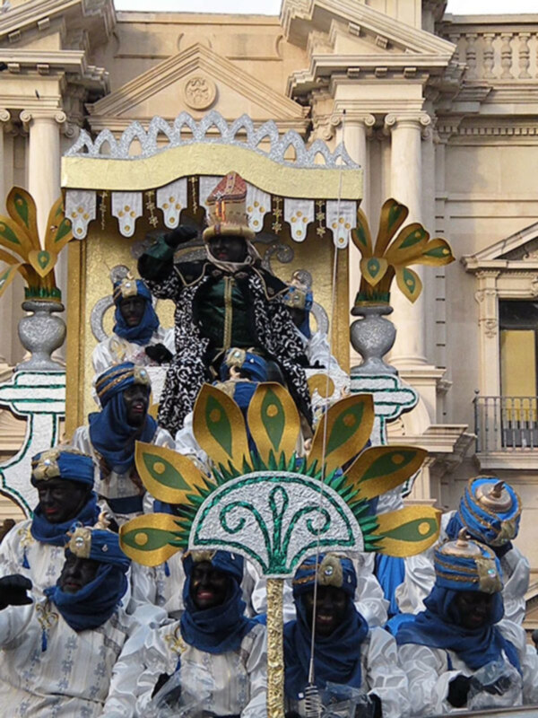 Los Reyes Magos llevaron la ilusión a niños y mayores en la noche mágica