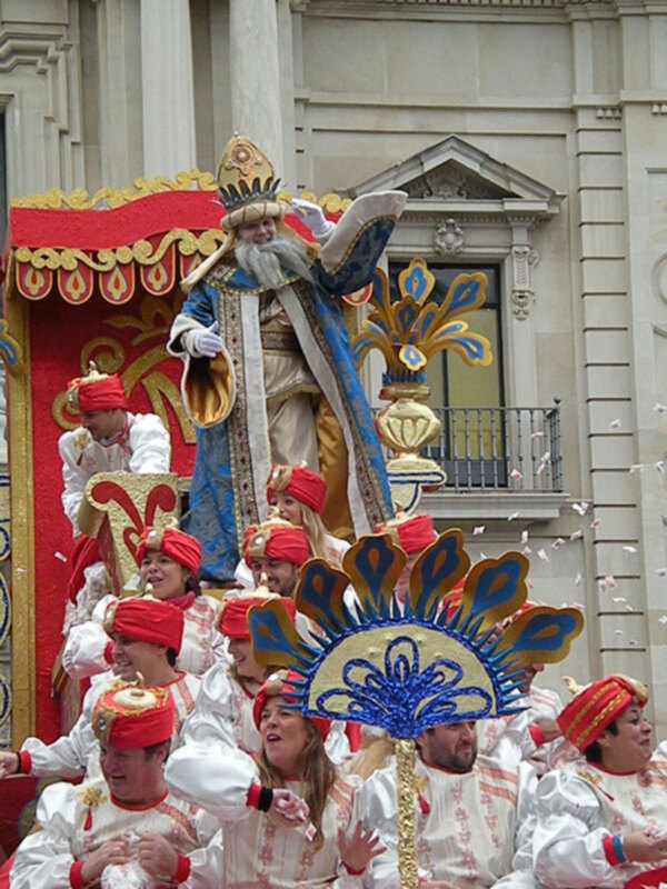 Los Reyes Magos de Oriente dejaron ilusión a los niños sevillanos.