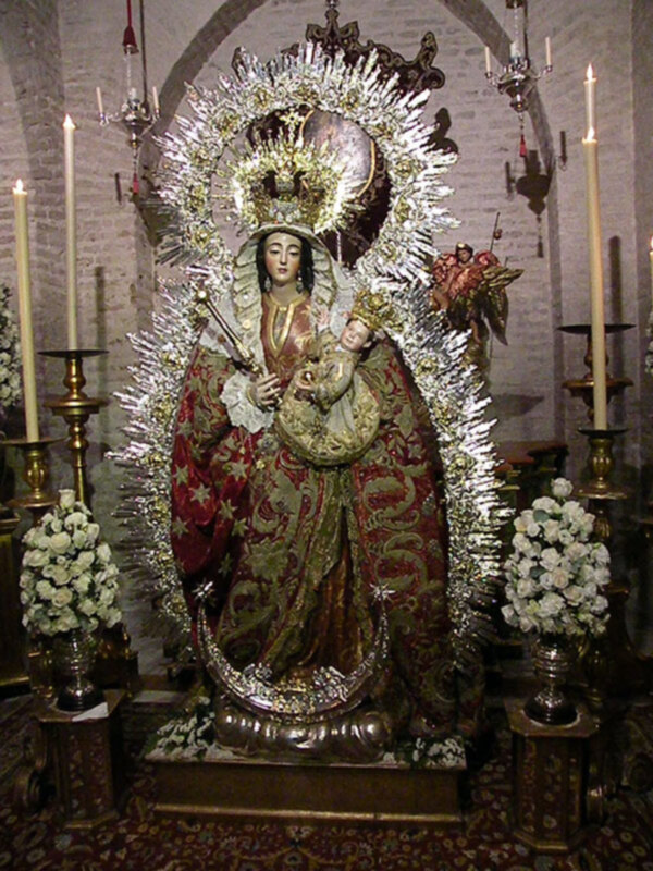 La Virgen de la Salud estuvo de Besamanos  en su cede Parroquial de San Isidoro.