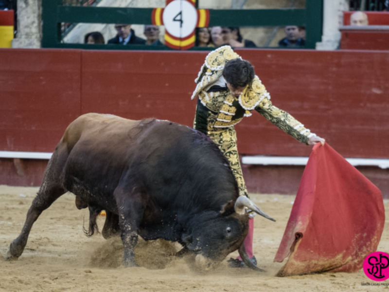 Oreja para José Garrido que lo borda al natural con un gran toro de Fuente Ymbro