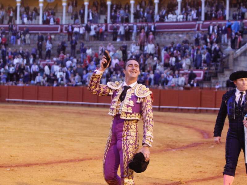 El Fandi corta una oreja y Padilla da una vuelta al ruedo