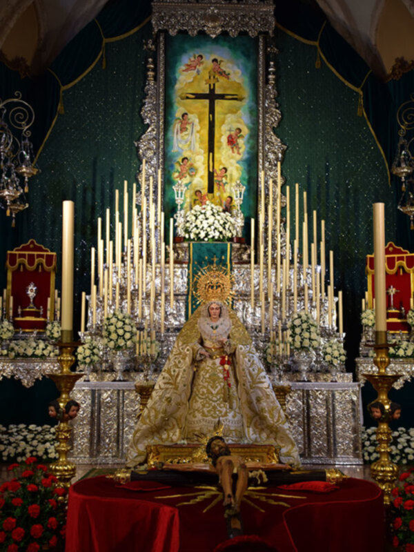 Solemne Besa-pies en honor al Stmo. Cristo de la Vera-cruz y Besamanos a su madre Bendita de las Angustias