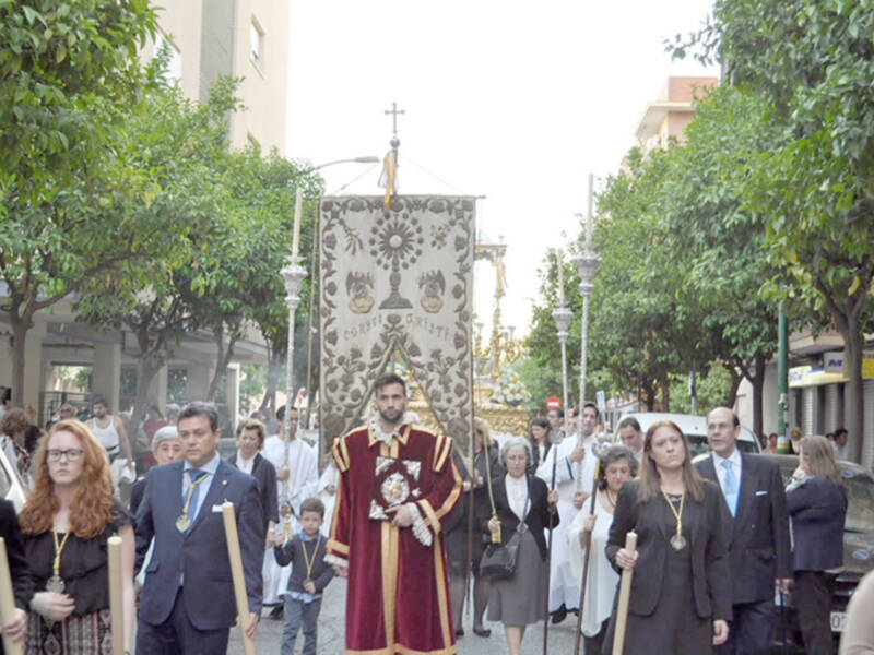 El pasado Domingo 3 de junio y después de 16 años la Hermandad Sacramental de la Parroquia del Santísimo Corpus Christi de Sevilla volvió a procesiona