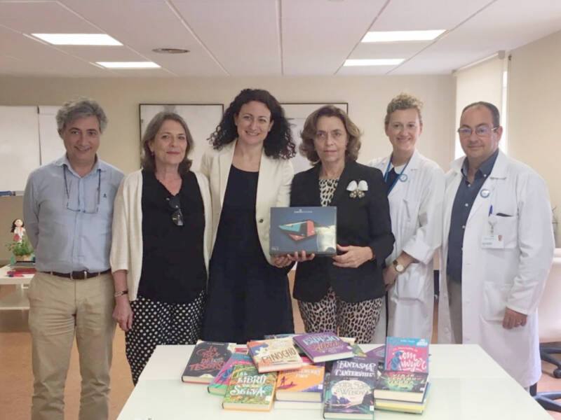 La Fundación José Manuel Lara dona material  de lectura al Hospital Infantil de Sevilla