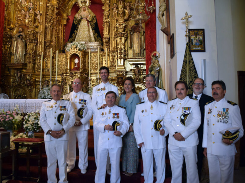 Misa de la Armada en la Capilla de los marineros, ante la Virgen del Carmen.