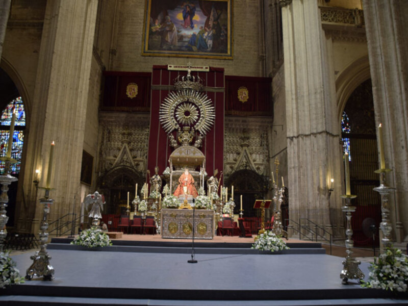 Primer día de la tradicional novena a la Virgen de los Reyes.