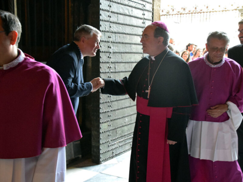 El culto de Novena a la virgen de los Reyes fue presidido por el arzobispo Juan José Asenjo.