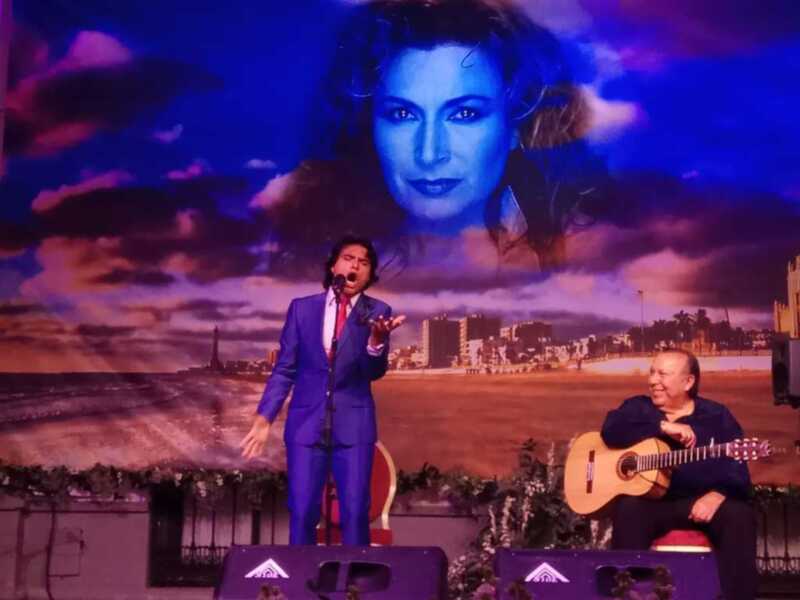 Noche mágica de encuentro de Samuel Serrano con su tierra en la apertura de la Semana Cultural de Rocío Jurado