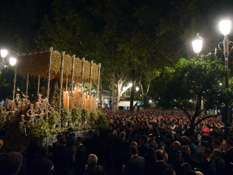 Sevilla  se iluminó de Esperanza.