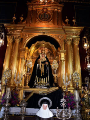 La Virgen de los Dolores en el mes de los difuntos.