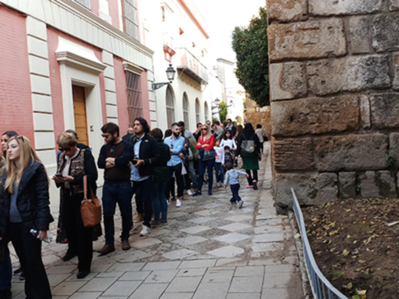 Record de cola para entrar al Real Alcázar de Sevilla