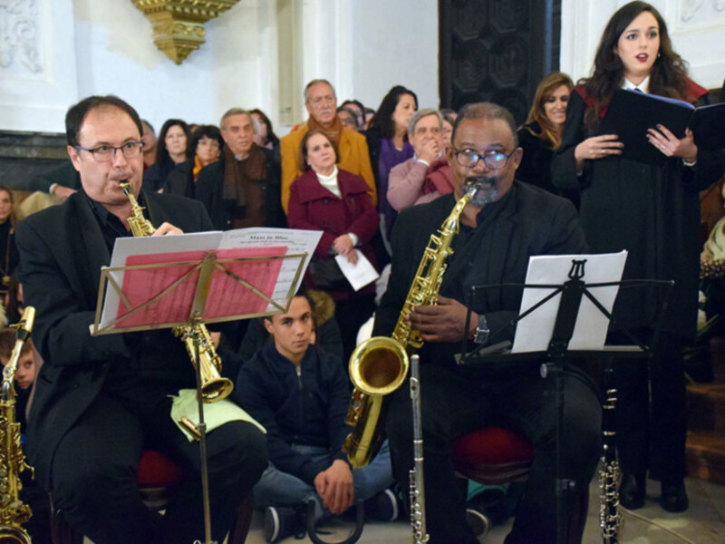 EL Coro de la Universidad de Sevilla  interpretó la Misa  Góspel con la Banda de Jazz Hispalense.