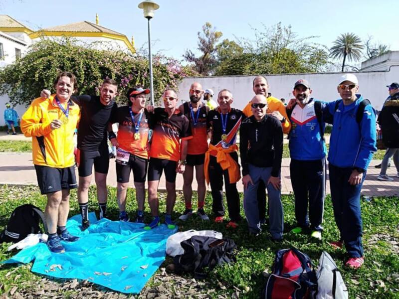 Los doce atletas chipioneros participantes en el Maratón de Sevilla dejaron alto el pabellón local