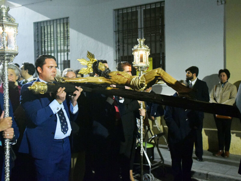Procesión de traslado de los titulares de la Hermandad de la Vera-cruz de Alcalá del Río..