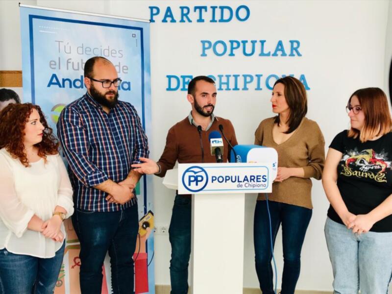 Nuevas Generaciones presenta la campaña para los jóvenes Tú decides el futuro de Chipiona