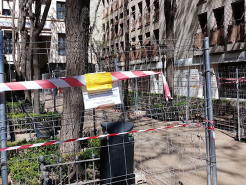 Desratización en los jardines de la Plaza de la Magdalena.
