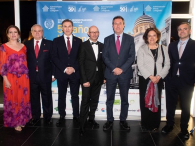 Los Administradores de Fincas reconocen a Sevilla con la Medalla de Oro de la corporación y al alcalde, Juan Espadas, como primer Administrador de l