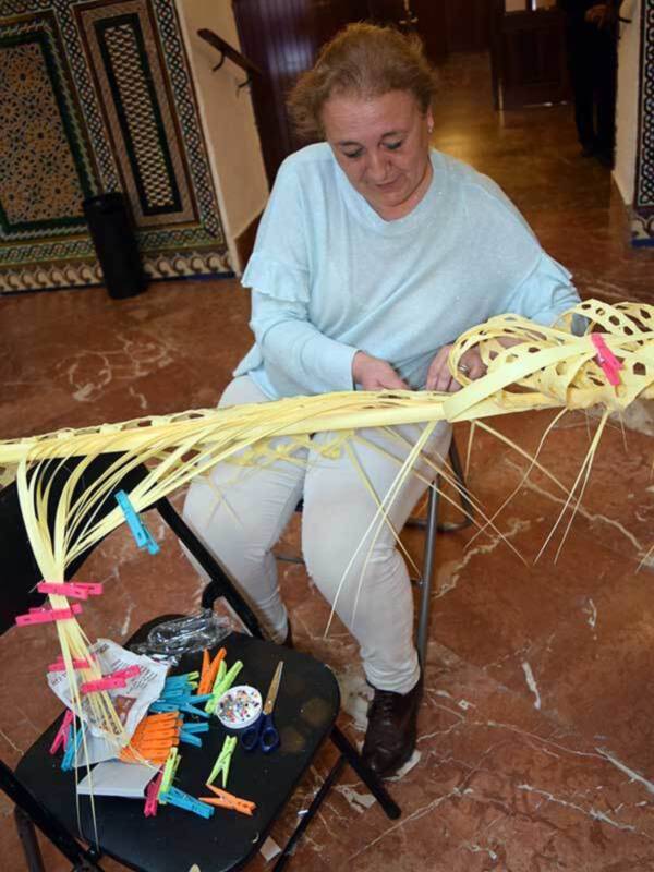 El mercantil hispalense acogió la técnica del rizado de palma blanca.