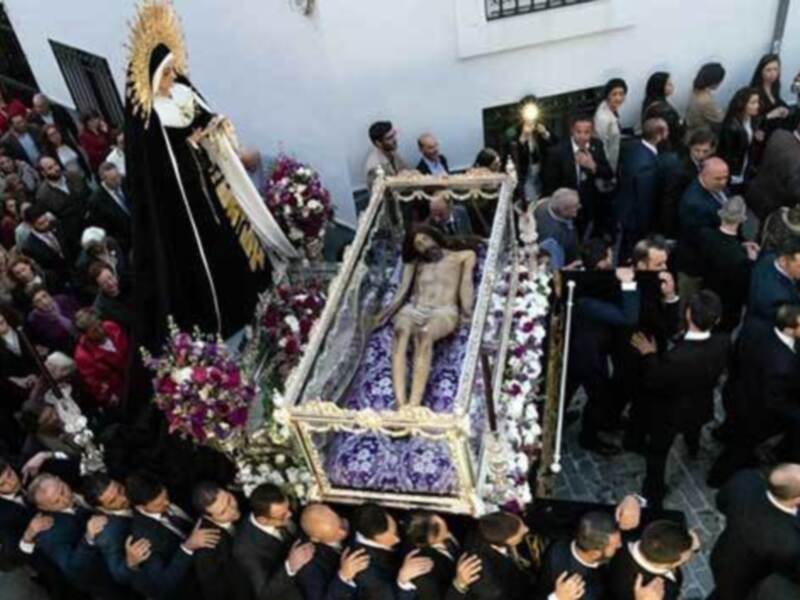 Los titulares de la Hermandad de la Soledad de Alcalá del Rio fueron trasladados a su sede