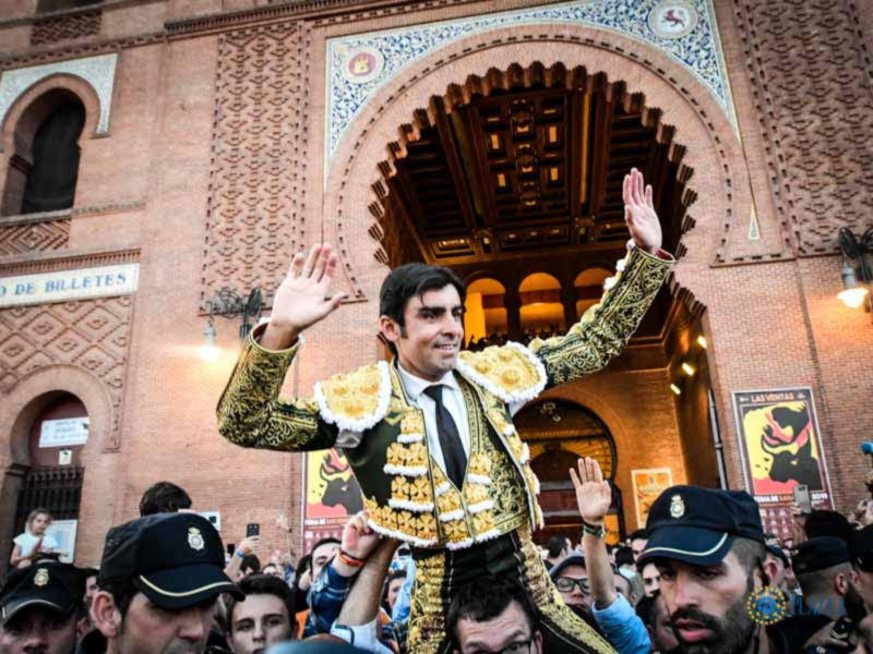 Perera desoreja a un gran toro de Fuente Ymbro y consigue su sexta Puerta Grande