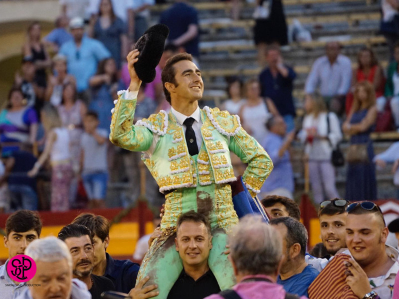 El Fandi sale en hombros en el día de San Juan