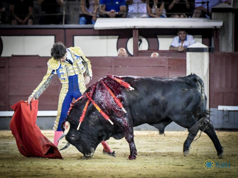 Saludos de "El Chorlo" y Antonio Grande en la segunda de las nocturnas