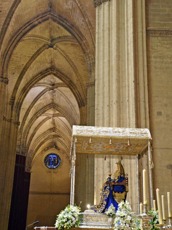 Más que patrona, la Virgen de los Reyes es verdadera  sentida como madre de Sevilla y su Archidiócesis.