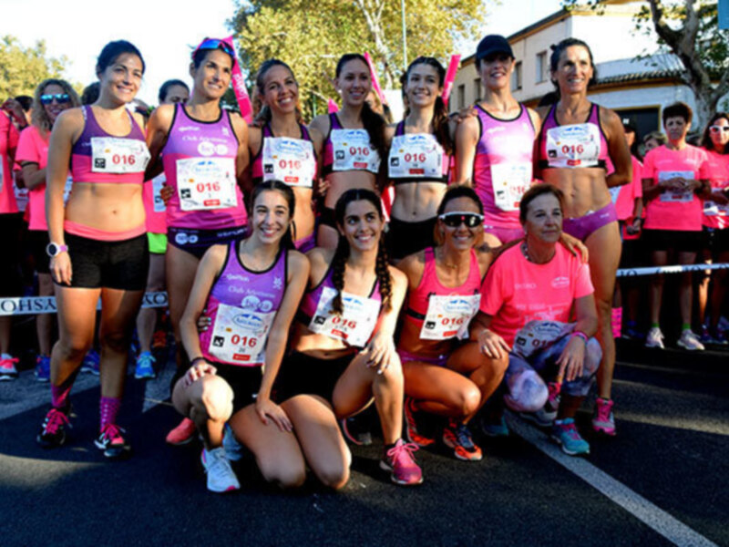 Con 10,000 mujeres participante luciendo el dorsal 016 del teléfono de atención a las víctimas de violencia de  de Genero