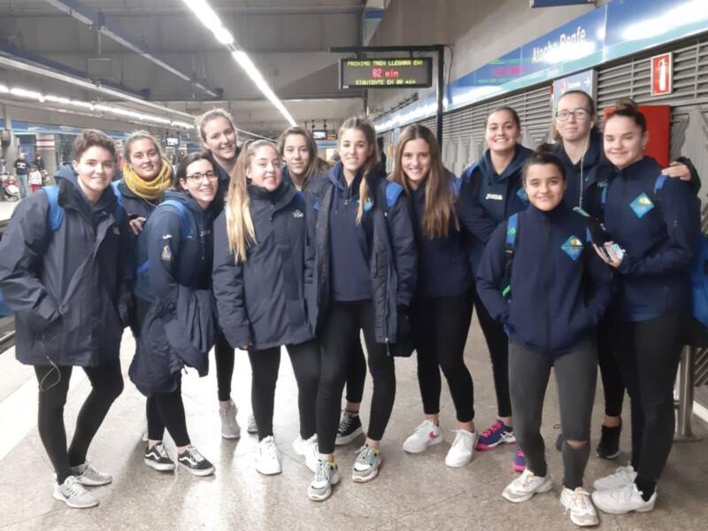 Las chicas del C.W. Dos Hermanas presentan credenciales en la categoría de plata