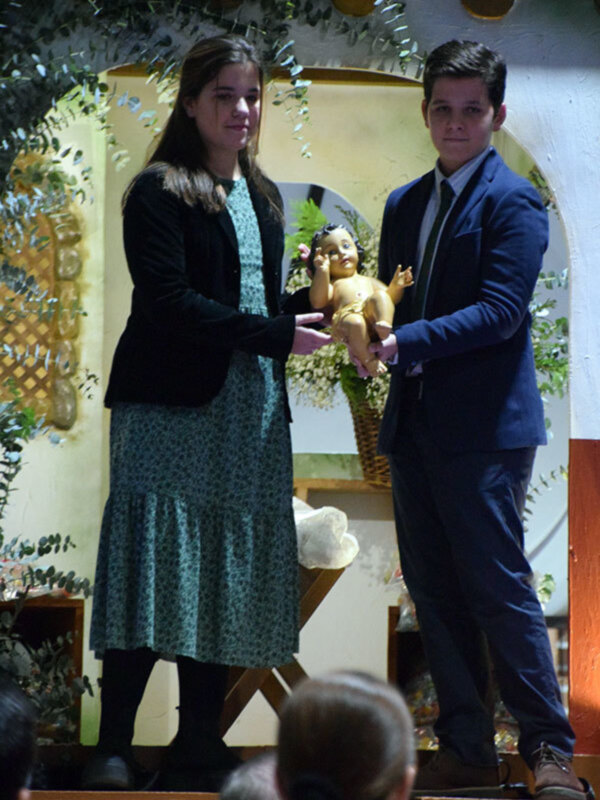 El niño Jesús ya se encuentra entronizado en la carroza del Nacimiento de la Cabalgata.