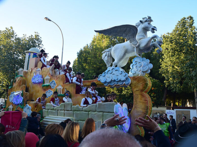 La Cabalgata de los Reyes Magos de Triana llenan las calles de Ilusión