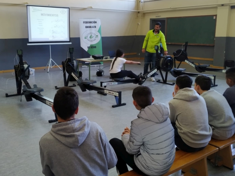 El programa 'El remo en clase', en el IES Torreblanca de Sevilla