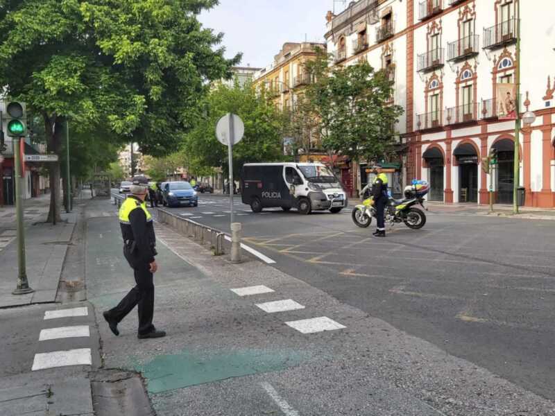 Policía Nacional y Policía Local de Sevilla activan cada día más de 28 controles  conjuntos en distintos puntos de la ciudad.