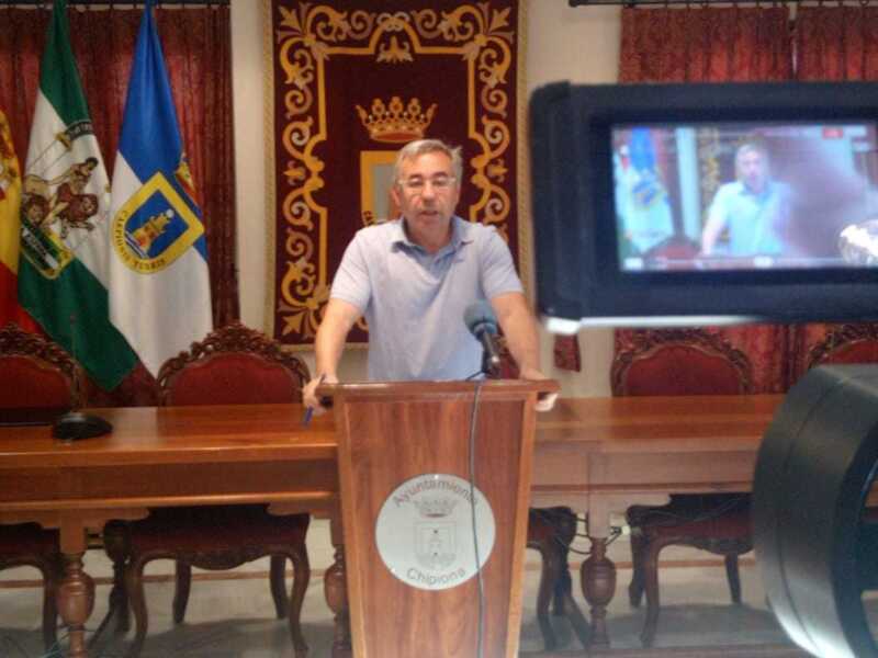 Pepe Mellado anuncia la apertura hoy de los aparcamientos municipales vigilados del Muelle y Las Canteras