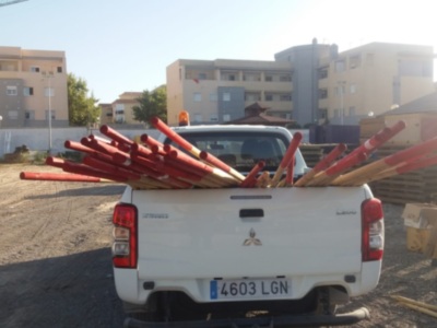 Aparecen destrozados más de 80 marcadores visuales de las playas de Chipiona en la madrugada del domingo