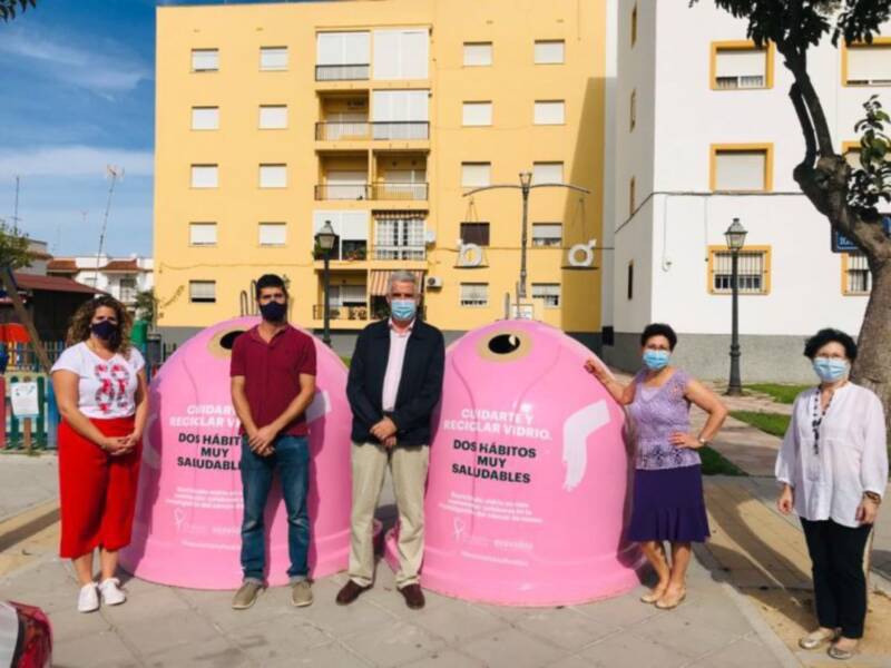 La campaña 'Recicla vidrio por ellas' de lucha contra el cáncer de mama vuelve un año más a Chipiona