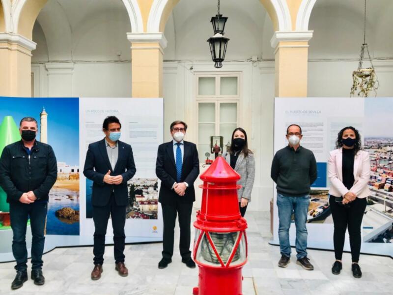 La Autoridad Portuaria presenta los nuevos paneles interpretativos del Faro de Chipiona en Castellano e Inglés