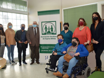 El presidente del Ateneo de Triana Carlos Valera Real firmo un convenio con la Asociación "Espina Bífida”