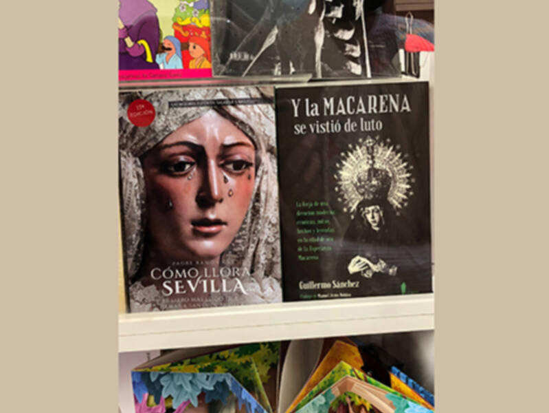 Y la Macarena se vistió de luto, y “Cómo Llora Sevilla”, los dos libros mas vendidos en la Semana Santa de Sevilla.