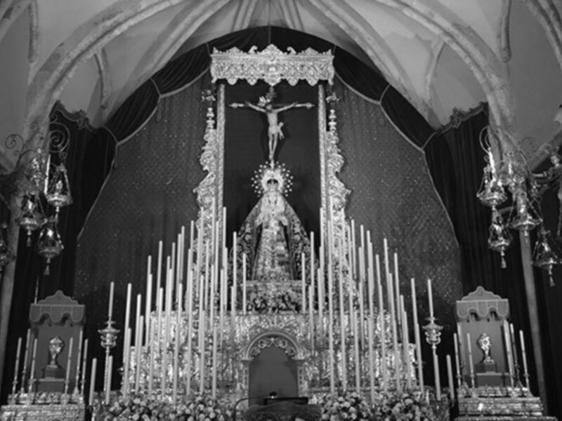 Así es el espectacular altar de Quinario de la Hermandad de la Vera-cruz de Alcalá del Río