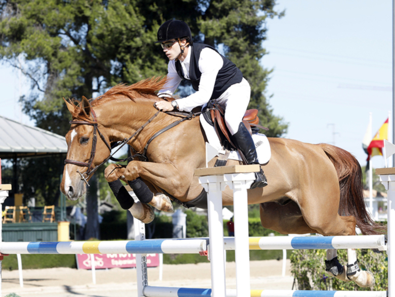 Triunfo de Nicolás Bidón en el Pequeño Gran premio de la segunda jornada del CSN5* de Pineda. 