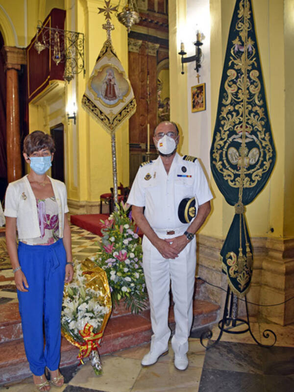 La RLNE, le concede la medalla e insignia Naval a la Hermandad de la Redención en su titular  de la Virgen del Carmen  